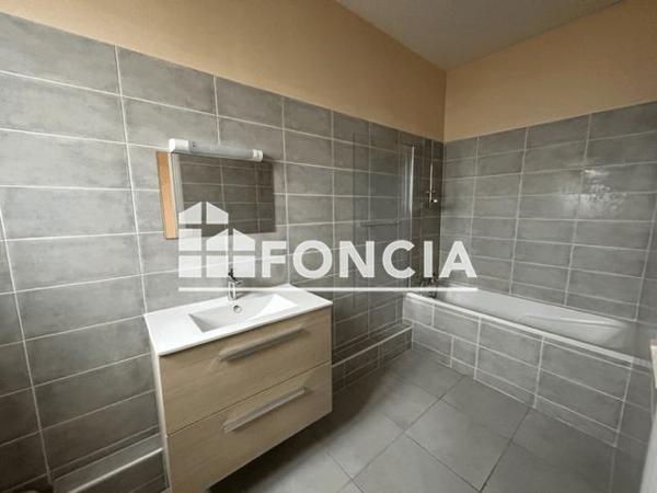 Location Appartement 2 pièces 50.67 m² - 30 SQUARE GAMBETTA Chatellerault 86100