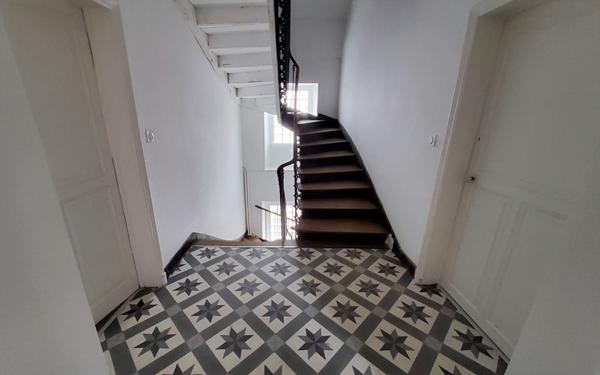 Maison de maître de 240 m² à rénover – Plein centre de Chemillé