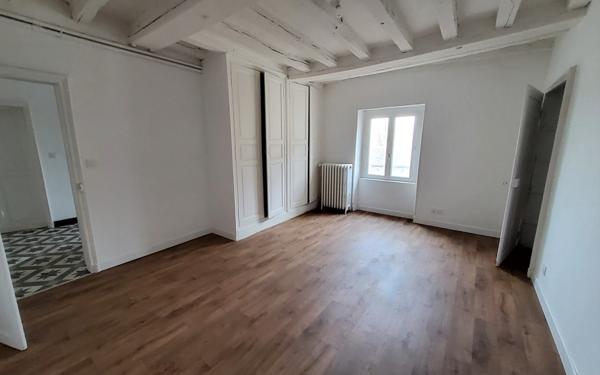 Maison de maître de 240 m² à rénover – Plein centre de Chemillé