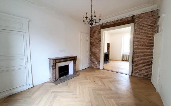 Maison de maître de 240 m² à rénover – Plein centre de Chemillé