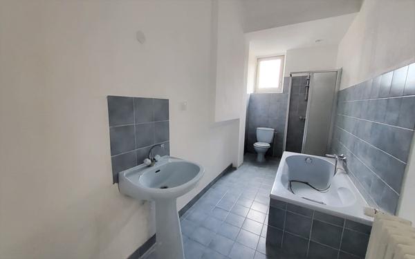 Maison de maître de 240 m² à rénover – Plein centre de Chemillé