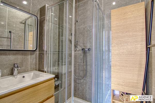 "Versailles Notre-Dame" Bel appartement 2 pièces 49.53 m² carrez situé au 1 er etage €385 000 ** - Référence 27723