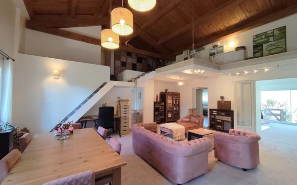 Maison à vendre    6 pièces • 240 m2 Les Plans