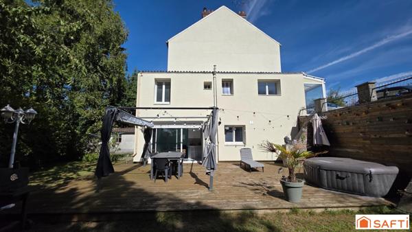 Jolie maison atypique rénovée T6 semi individuelle, grand jardin et garage