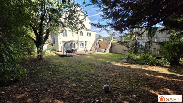 Jolie maison atypique rénovée T6 semi individuelle, grand jardin et garage