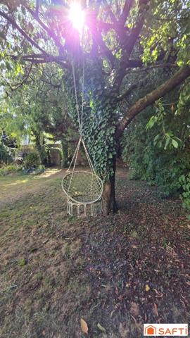 Jolie maison atypique rénovée T6 semi individuelle, grand jardin et garage