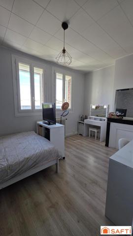 Jolie maison atypique rénovée T6 semi individuelle, grand jardin et garage