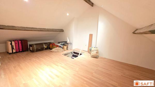 Jolie maison atypique rénovée T6 semi individuelle, grand jardin et garage