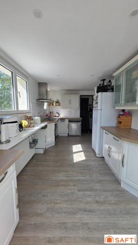 Jolie maison atypique rénovée T6 semi individuelle, grand jardin et garage