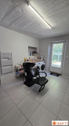 Jolie maison atypique rénovée T6 semi individuelle, grand jardin et garage