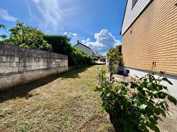 Maison à petit prix avec jardin, terrasse et garage / Fort potentiel