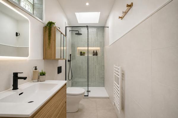EXCLUSIVITÉ ERA ! BIEN ATYPIQUE À RÉNOVER AVEC FORT POTENTIEL À COLOMBES