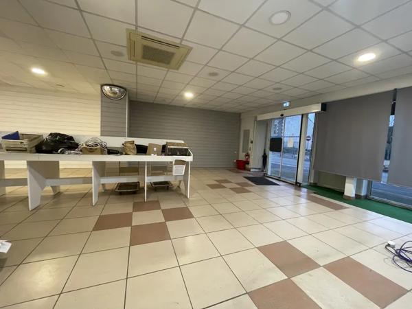 Local commercial avec beaux volumes et fort potentiel