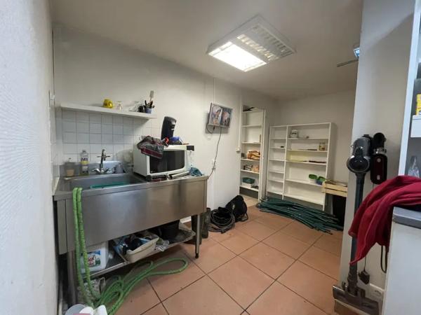 Local commercial avec beaux volumes et fort potentiel