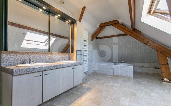 Maison à vendre    6 pièces • 260 m2 Noisy-le-Grand