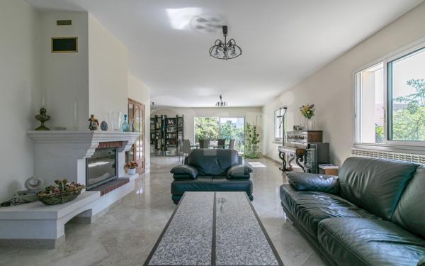 Maison à vendre    6 pièces • 260 m2 Noisy-le-Grand