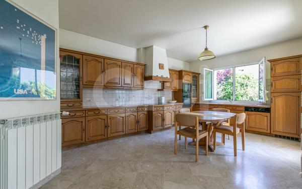 Maison à vendre    6 pièces • 260 m2 Noisy-le-Grand