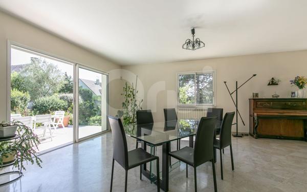 Maison à vendre    6 pièces • 260 m2 Noisy-le-Grand