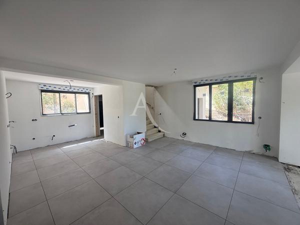 Maison 5 pièce(s) 101 m2 entièrement rénovée Martigues Jonquières