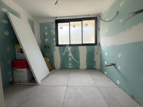 Maison 5 pièce(s) 101 m2 entièrement rénovée Martigues Jonquières