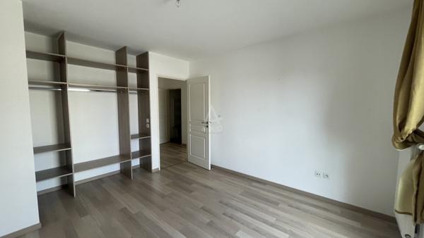 //  APPARTEMENT T2 RECENT // AVEC GARAGE // PROXIMITE GARE //