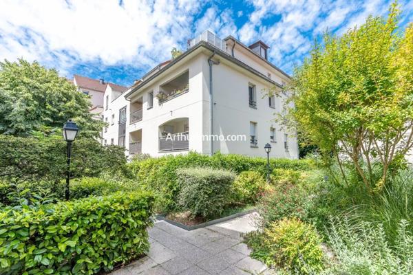 Vente                                                      Appartement
                        
                     4 pièces                      93 m2                     à Sucy-en-Brie