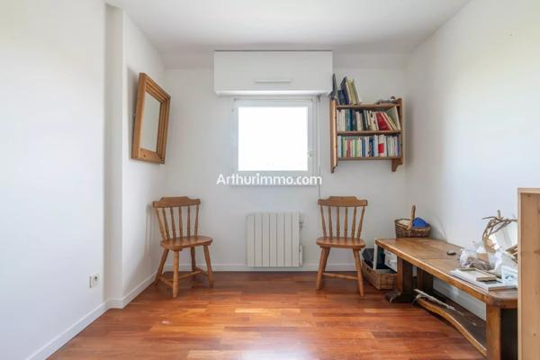 Vente                                                      Appartement
                        
                     4 pièces                      93 m2                     à Sucy-en-Brie