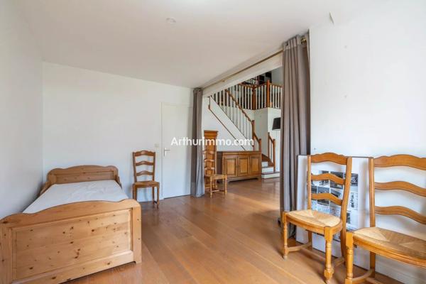 Vente                                                      Appartement
                        
                     4 pièces                      93 m2                     à Sucy-en-Brie