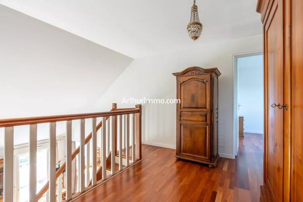 Vente                                                      Appartement
                        
                     4 pièces                      93 m2                     à Sucy-en-Brie