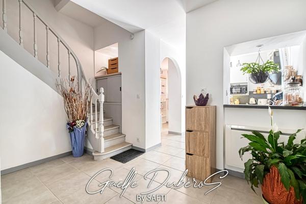 Charmante maison de ville avec garage et jardin ***Pré Visite 3D disponible sur demande***