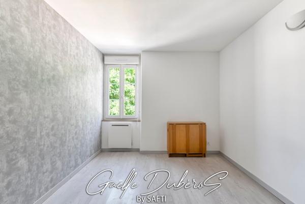 Charmante maison de ville avec garage et jardin ***Pré Visite 3D disponible sur demande***