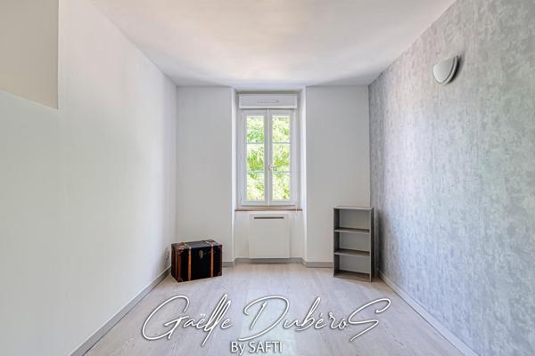 Charmante maison de ville avec garage et jardin ***Pré Visite 3D disponible sur demande***