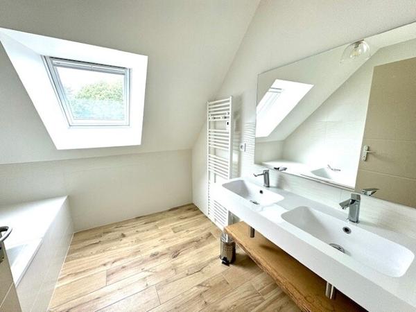 LOCATION à l'année meublée ou non meublée - Superbe maison de 2023, 4 chambres, bord de mer