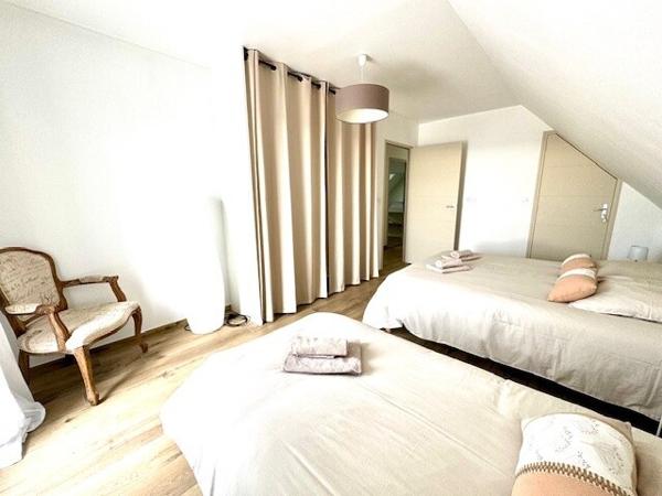 LOCATION à l'année meublée ou non meublée - Superbe maison de 2023, 4 chambres, bord de mer