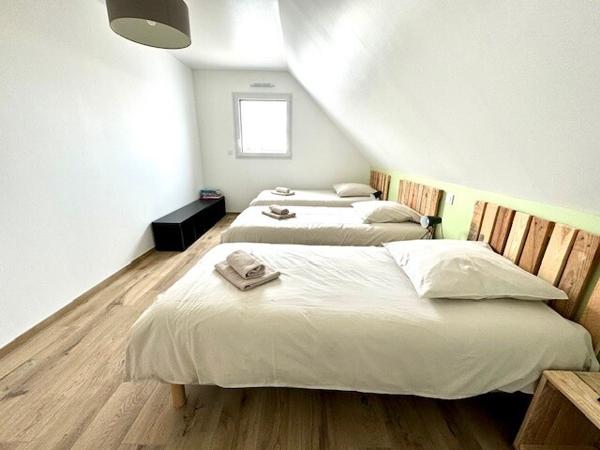 LOCATION à l'année meublée ou non meublée - Superbe maison de 2023, 4 chambres, bord de mer