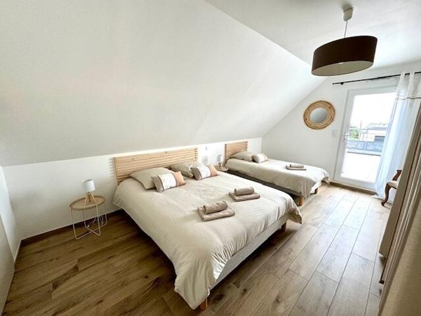 LOCATION à l'année meublée ou non meublée - Superbe maison de 2023, 4 chambres, bord de mer