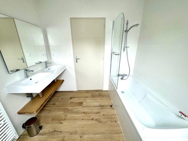 LOCATION à l'année meublée ou non meublée - Superbe maison de 2023, 4 chambres, bord de mer