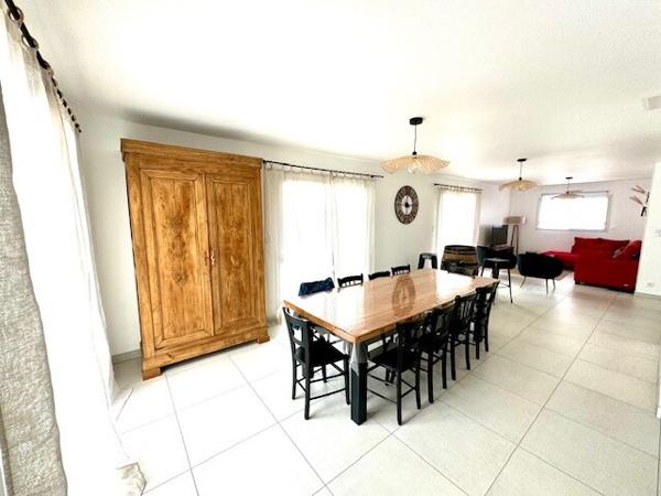 LOCATION à l'année meublée ou non meublée - Superbe maison de 2023, 4 chambres, bord de mer