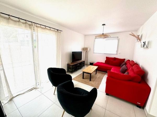 LOCATION à l'année meublée ou non meublée - Superbe maison de 2023, 4 chambres, bord de mer