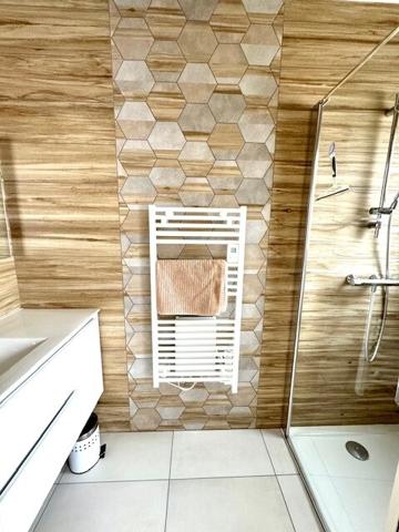 LOCATION à l'année meublée ou non meublée - Superbe maison de 2023, 4 chambres, bord de mer