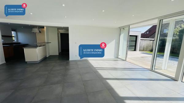 Magnifique plain-pied de 110 m2 sur un terrain de 934 m2 orienté Sud-Ouest comprenant 3ch, 2 terrasses et un jardin arboré sans vis-à-vis.