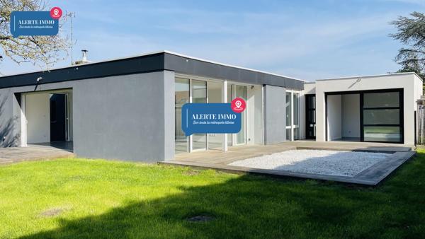 Magnifique plain-pied de 110 m2 sur un terrain de 934 m2 orienté Sud-Ouest comprenant 3ch, 2 terrasses et un jardin arboré sans vis-à-vis.