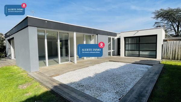 Magnifique plain-pied de 110 m2 sur un terrain de 934 m2 orienté Sud-Ouest comprenant 3ch, 2 terrasses et un jardin arboré sans vis-à-vis.