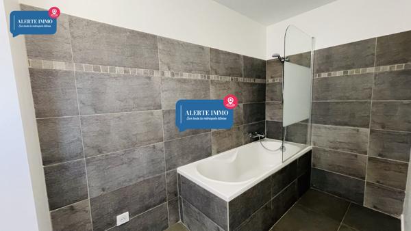 Magnifique plain-pied de 110 m2 sur un terrain de 934 m2 orienté Sud-Ouest comprenant 3ch, 2 terrasses et un jardin arboré sans vis-à-vis.