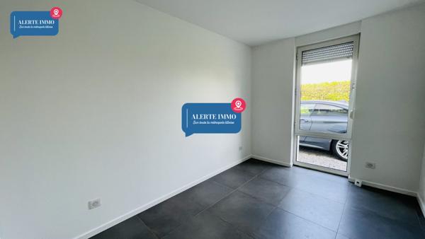 Magnifique plain-pied de 110 m2 sur un terrain de 934 m2 orienté Sud-Ouest comprenant 3ch, 2 terrasses et un jardin arboré sans vis-à-vis.