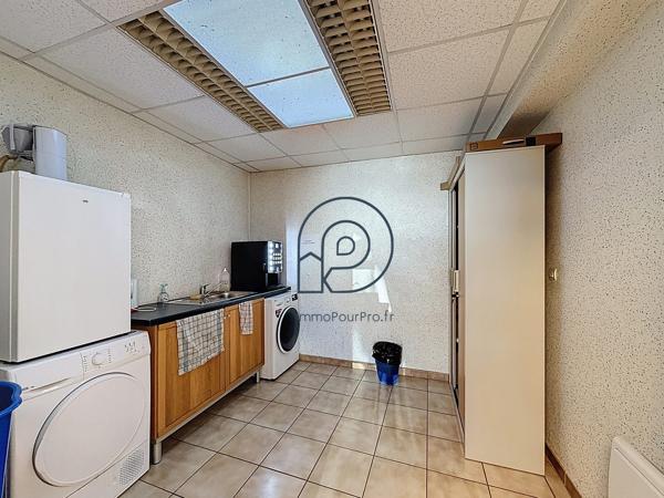 Local en rdc avenue de Dunkerque Lomme - 167 m2 libre + 83 m2 loué