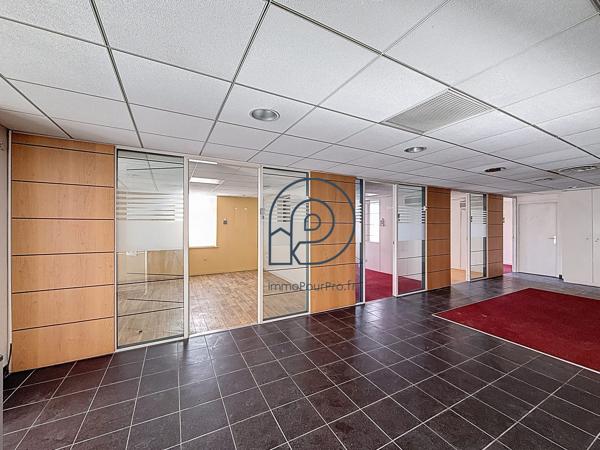 Local en rdc avenue de Dunkerque Lomme - 167 m2 libre + 83 m2 loué