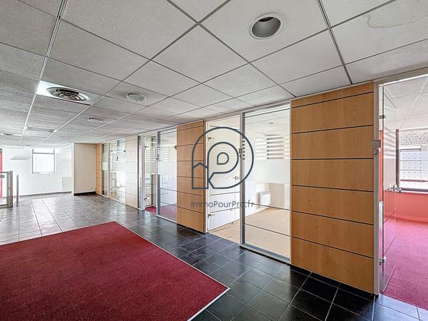 Local en rdc avenue de Dunkerque Lomme - 167 m2 libre + 83 m2 loué