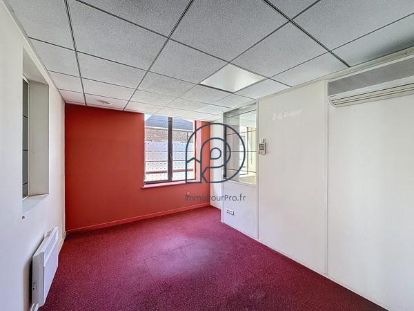 Local en rdc avenue de Dunkerque Lomme - 167 m2 libre + 83 m2 loué