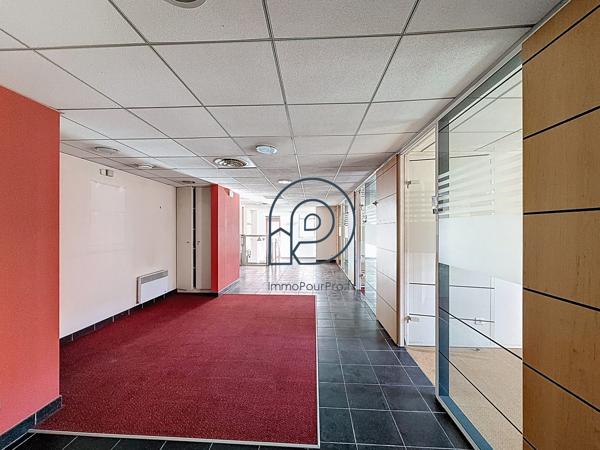 Local en rdc avenue de Dunkerque Lomme - 167 m2 libre + 83 m2 loué